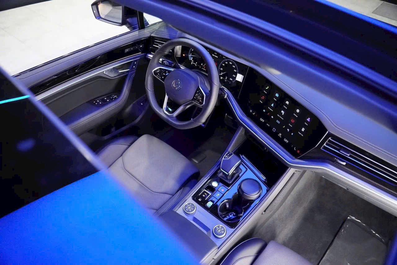 Nội thất và màn hình 15 inch Touareg