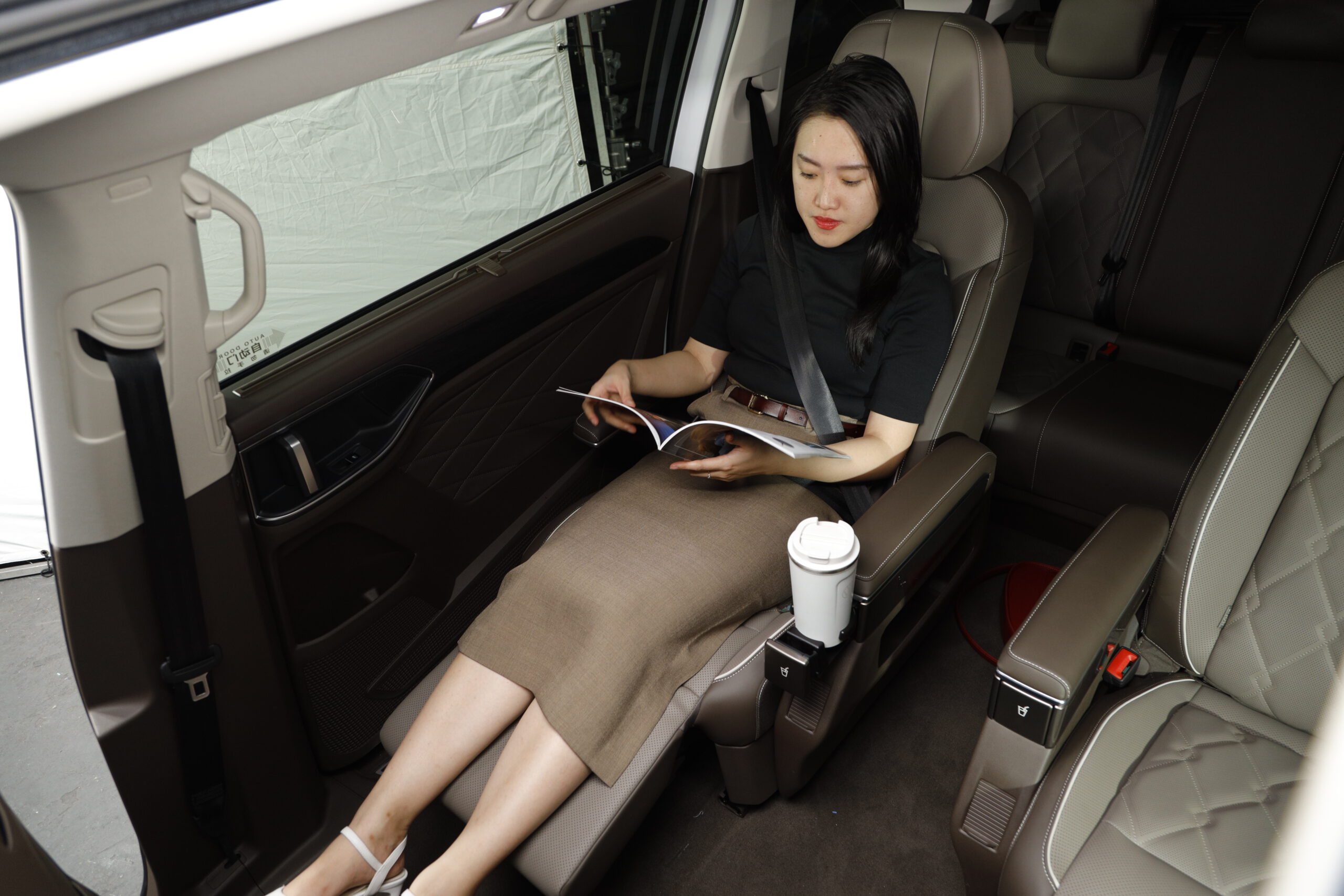 Ghế thương gia Volkswagen Viloran 2024 có massage